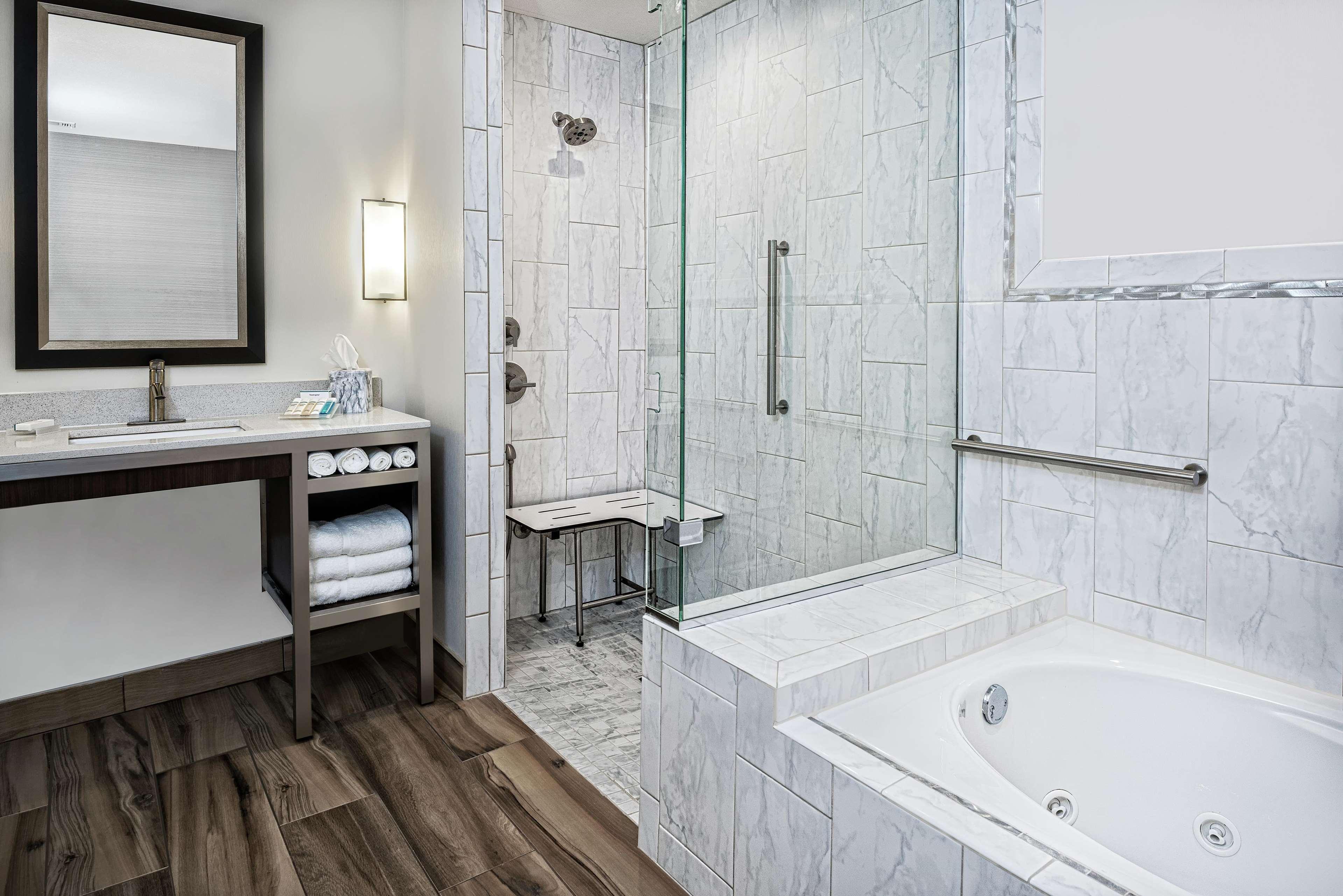 Hilton Garden Inn Сан Маркос Екстериор снимка