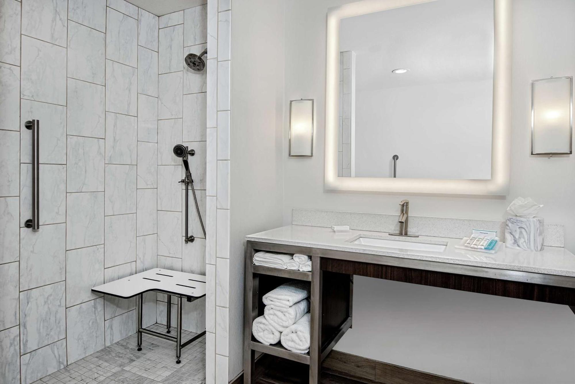 Hilton Garden Inn Сан Маркос Екстериор снимка