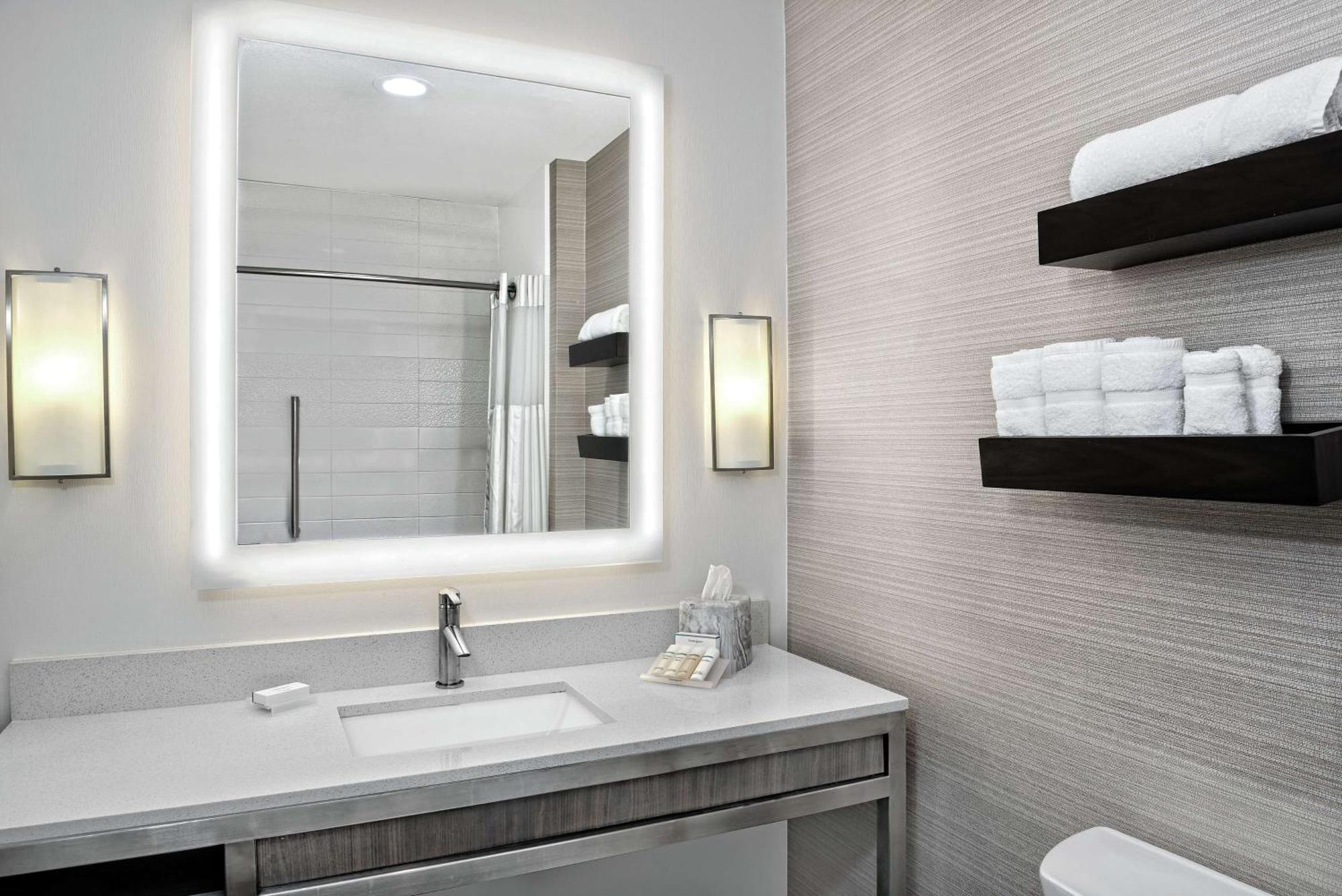 Hilton Garden Inn Сан Маркос Екстериор снимка